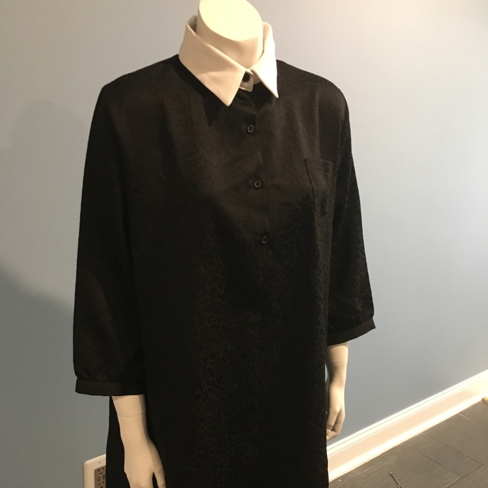 Oversized Black Cheetah-Print Dress & White Collar